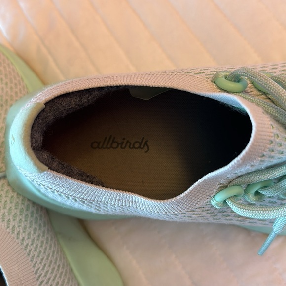 ALLbirds - Picture 4 of 7